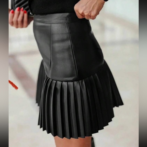 🆕 NWOT pleated faux leather skirt - Picture 6 of 6